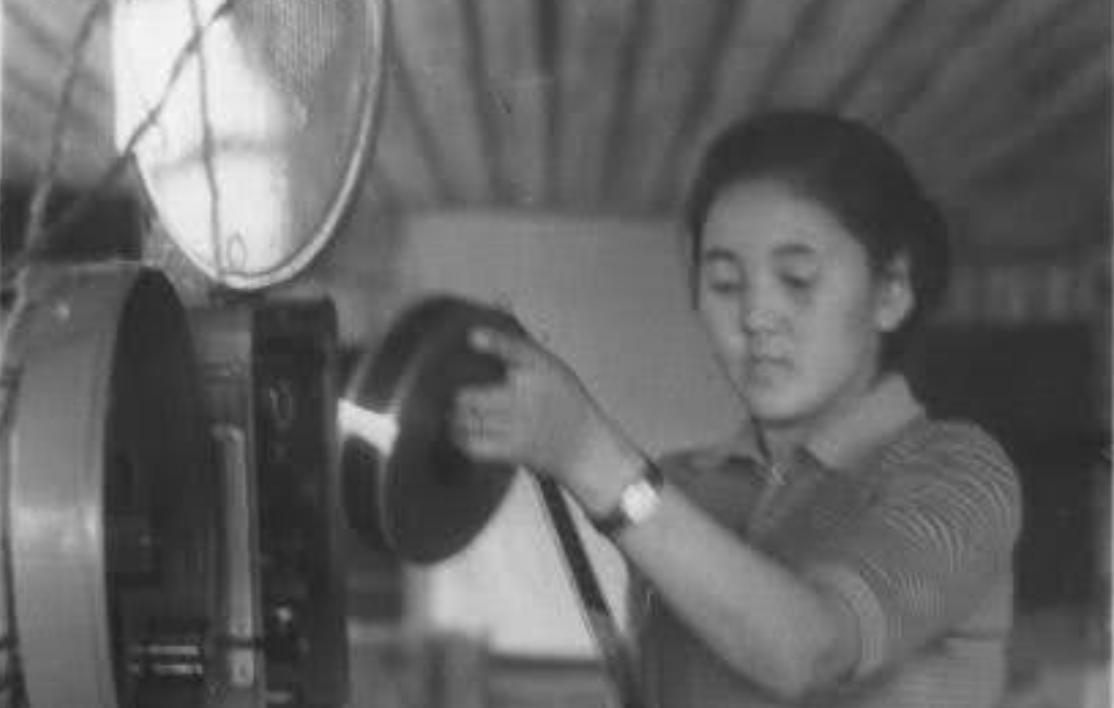 A female Sakha projectionist (Kinomekhanik-iakutka, L. Faiko, 1951-1954). Library of Congress.